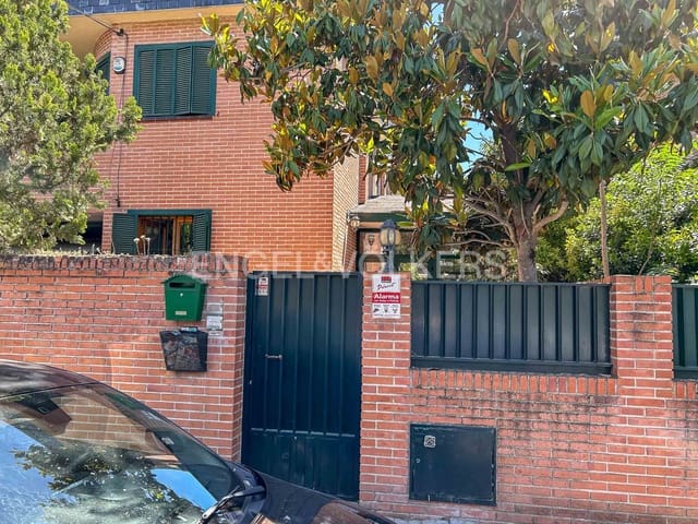 Semi-Rækkehus til salg i El Plantío, Madrid by med swimmingpool garage - € 762.000 (Ref: 9094124)