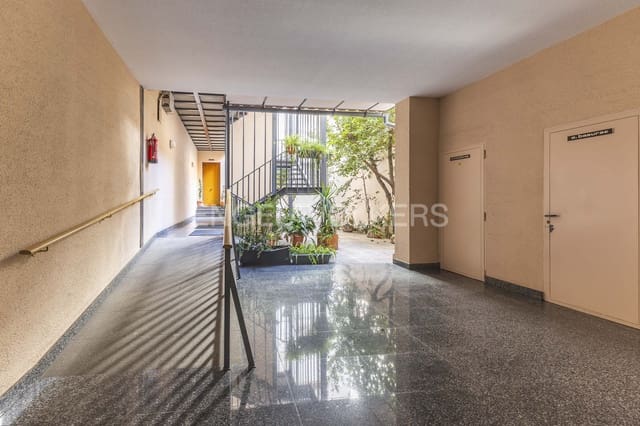 1 soveværelse Lejlighed til leje i Universidad, Madrid by med garage - € 1.800 (Ref: 9094322)