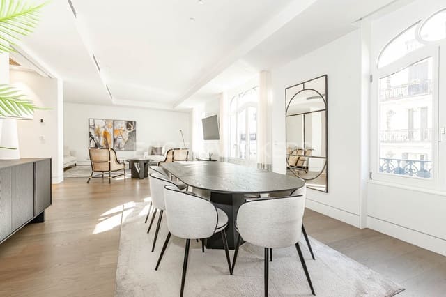 Apartamento de 3 habitaciones en Jerónimos, Madrid ciudad en alquiler - 14.160 € (Ref: 9094328)