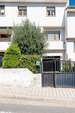 4 soveværelse Semi-Rækkehus til salg i El Escorial med garage - € 500.000 (Ref: 9094388)