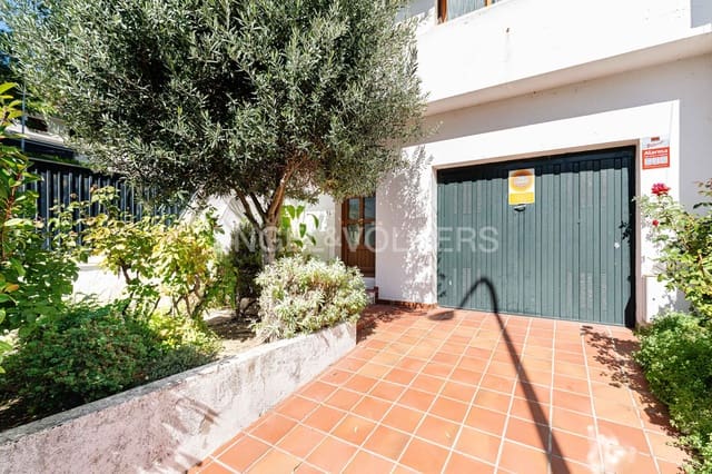 4 soveværelse Semi-Rækkehus til salg i El Escorial med garage - € 500.000 (Ref: 9094388)