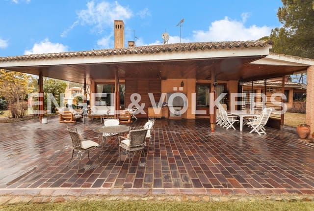 5 soverom Villa til salgs i San Sebastián de los Reyes med svømmebasseng garasje - € 1 500 000 (Ref: 9094407)