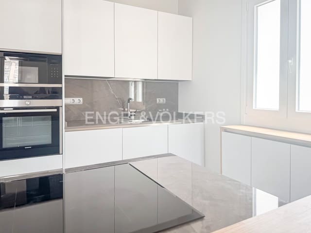 Ático de 3 habitaciones en Hispanoamérica, Madrid ciudad en alquiler - 3.500 € (Ref: 9101553)