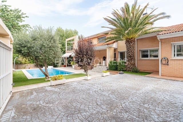 5 bedroom Villa for rent in Majadahonda with pool garage - € 4,600 (Ref: 9102617)