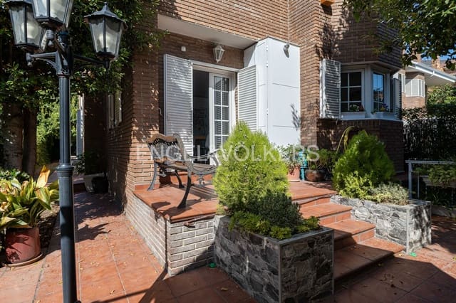 6 soveværelse Villa til salg i Palomas, Madrid by med garage - € 2.190.000 (Ref: 9109401)