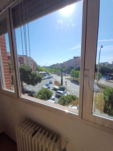 1 soveværelse Penthouse til leje i Pinar del Rey, Madrid by med swimmingpool garage - € 1.500 (Ref: 9109736)