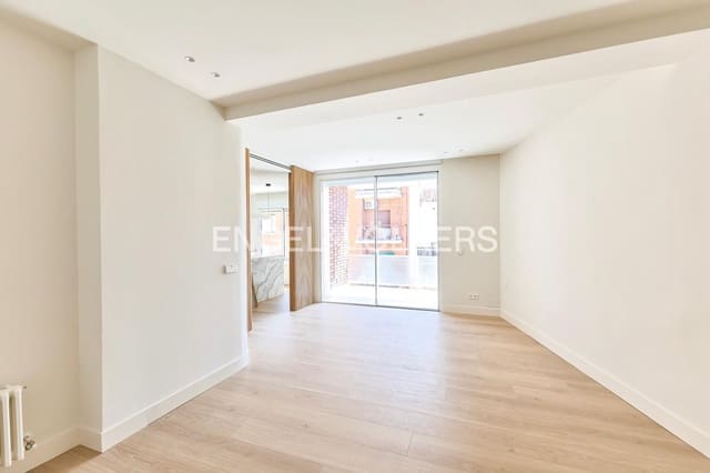 3 soveværelse Lejlighed til salg i Almagro, Madrid by - € 1.495.000 (Ref: 9111778)