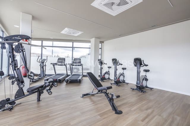 1 soveværelse Lejlighed til leje i Imperial, Madrid by med swimmingpool garage - € 1.585 (Ref: 9113547)