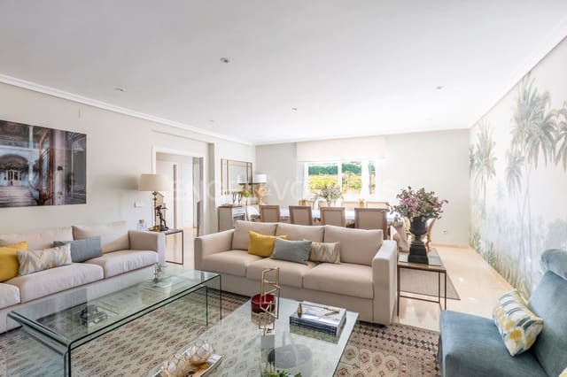 4 soveværelse Semi-Rækkehus til leje i El Plantío, Madrid by med swimmingpool garage - € 4.300 (Ref: 9123576)
