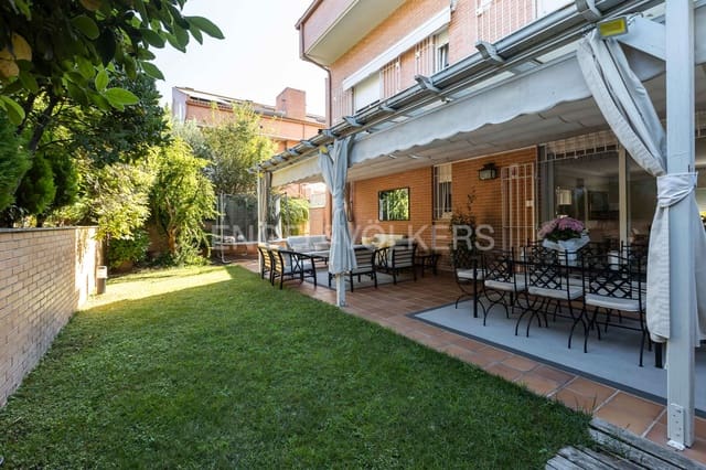 4 soveværelse Semi-Rækkehus til leje i El Plantío, Madrid by med swimmingpool garage - € 4.300 (Ref: 9123576)