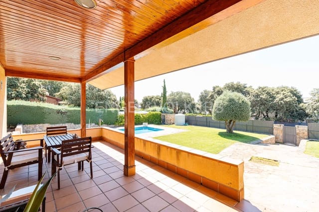 5 soveværelse Villa til salg i El Escorial med swimmingpool garage - € 750.000 (Ref: 9123580)