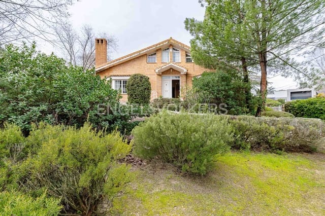 5 soveværelse Villa til salg i Majadahonda med garage - € 1.175.000 (Ref: 9125860)
