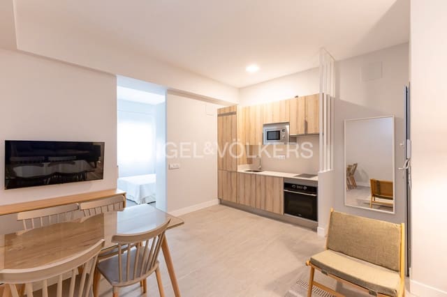 1 soveværelse Lejlighed til leje i Castillejos, Madrid by med garage - € 1.400 (Ref: 9125863)