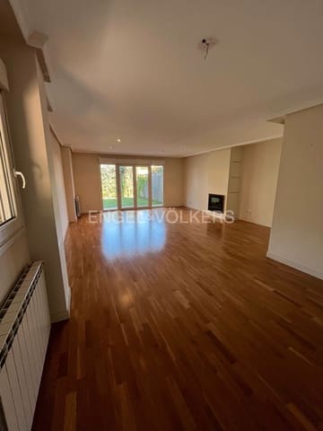 5 soveværelse Semi-Rækkehus til salg i Pozuelo de Alarcón med swimmingpool garage - € 1.190.000 (Ref: 9126453)