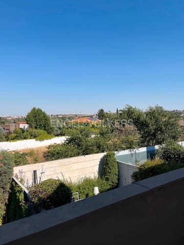 5 soveværelse Semi-Rækkehus til salg i Pozuelo de Alarcón med swimmingpool garage - € 1.190.000 (Ref: 9126453)