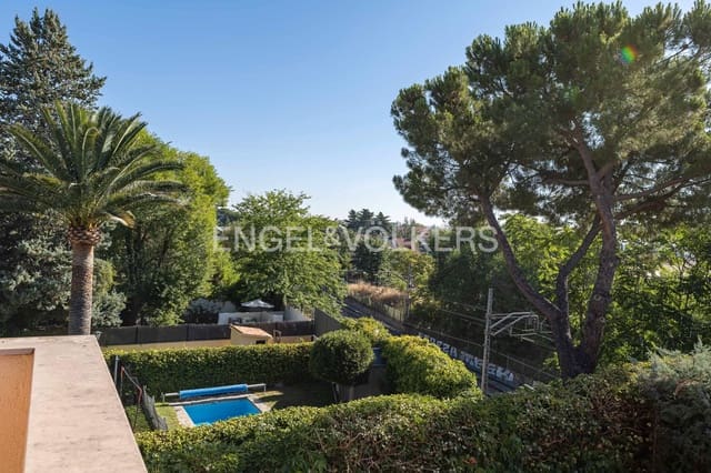 5 soveværelse Semi-Rækkehus til salg i Pozuelo de Alarcón med swimmingpool garage - € 1.190.000 (Ref: 9126453)