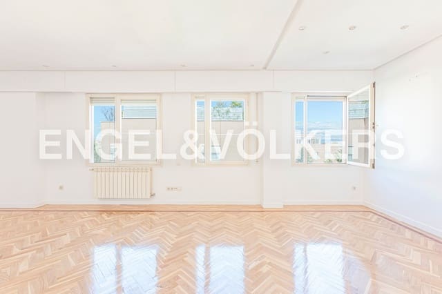 4 bedroom Penthouse for rent in Valdemarín, Madrid city with pool garage - € 3,300 (Ref: 9129063)