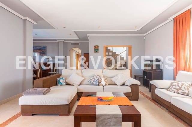 6 slaapkamer Villa te koop in Los Santos de la Humosa met zwembad garage - € 549.000 (Ref: 9132960)