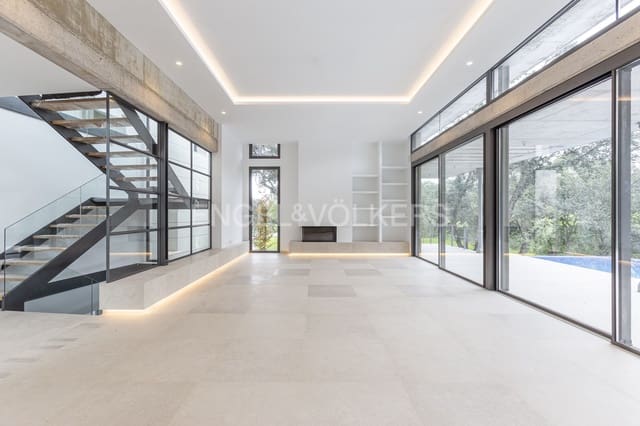 5 soveværelse Villa til salg i San Sebastián de los Reyes med swimmingpool garage - € 2.790.000 (Ref: 9132985)