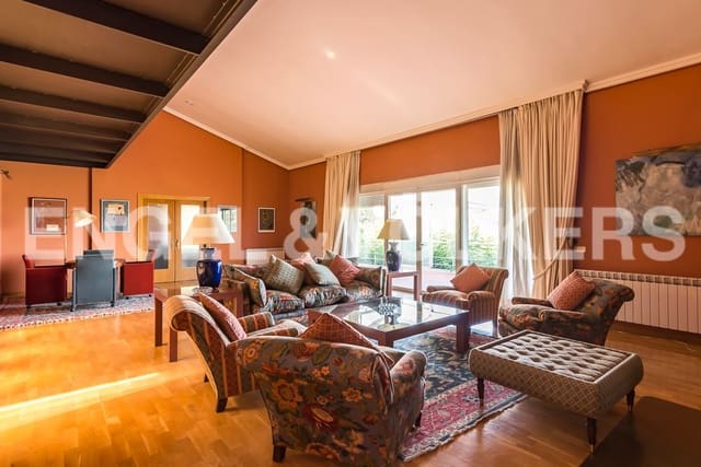 8 soveværelse Villa til salg i San Sebastián de los Reyes med swimmingpool garage - € 2.480.000 (Ref: 9133001)