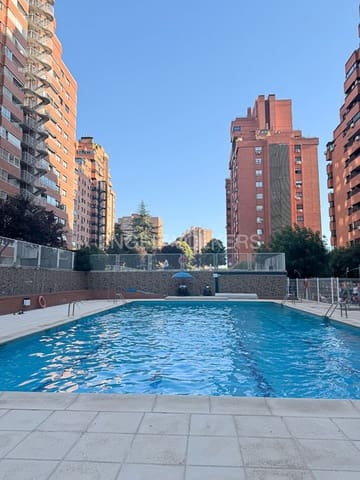 5 soveværelse Lejlighed til leje i Castilla, Madrid by med swimmingpool garage - € 2.800 (Ref: 9136422)