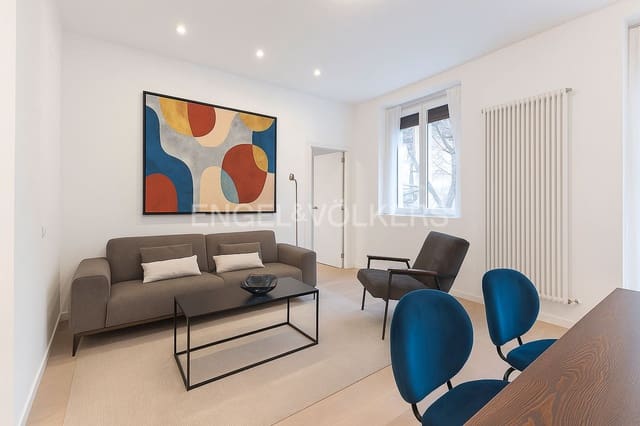 2 soveværelse Lejlighed til leje i Embajadores, Madrid by - € 1.800 (Ref: 9136424)