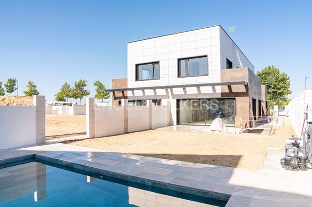 4 soverom Villa til salgs i Boadilla del Monte med svømmebasseng garasje - € 1 150 000 (Ref: 9136425)