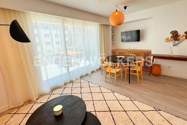 2 soveværelse Penthouse til leje i Argüelles, Madrid by - € 2.950 (Ref: 9147929)