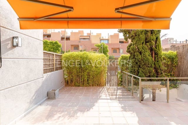 5 soveværelse Semi-Rækkehus til leje i Aravaca, Madrid by med swimmingpool - € 4.500 (Ref: 9158769)