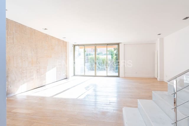 5 soveværelse Semi-Rækkehus til leje i Aravaca, Madrid by med swimmingpool - € 4.500 (Ref: 9158769)