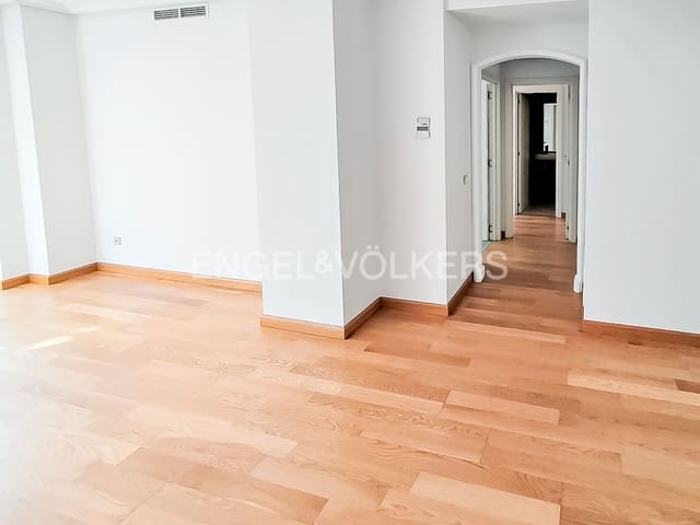3 soveværelse Lejlighed til leje i Legazpi, Madrid by med swimmingpool garage - € 2.400 (Ref: 9158784)