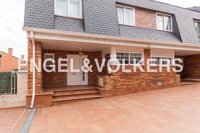 4 soveværelse Semi-Rækkehus til leje i Las Rozas de Madrid med swimmingpool garage - € 2.700 (Ref: 9158789)