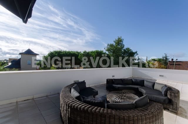 4 soveværelse Semi-Rækkehus til leje i El Plantío, Madrid by med swimmingpool garage - € 3.300 (Ref: 9158815)