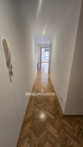 4 soveværelse Lejlighed til leje i Valverde, Madrid by med garage - € 1.800 (Ref: 9160217)