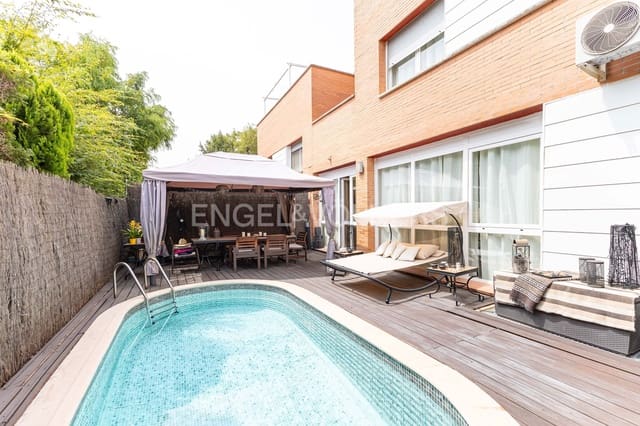 4 soveværelse Semi-Rækkehus til salg i Valdefuentes, Madrid by med swimmingpool garage - € 1.395.000 (Ref: 9160343)