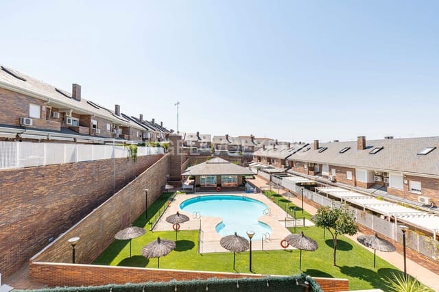 5 soveværelse Semi-Rækkehus til salg i Villanueva del Pardillo med swimmingpool garage - € 715.000 (Ref: 9160344)