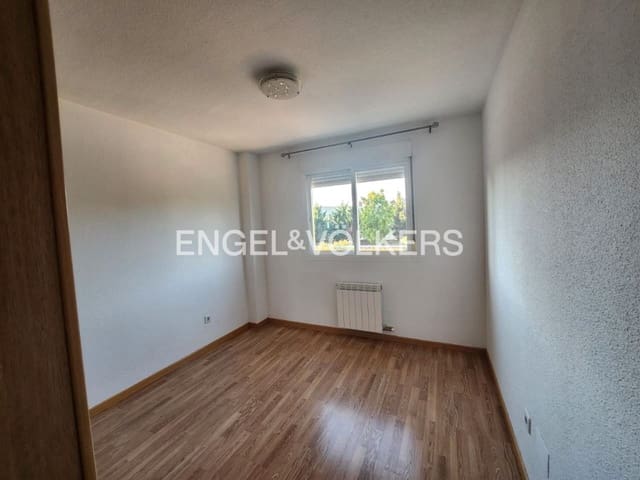 Chalet en Alcalá de Henares en alquiler con garaje - 2.500 € (Ref: 9161697)