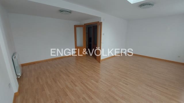 Villa til leje i Alcalá de Henares med garage - € 2.500 (Ref: 9161697)