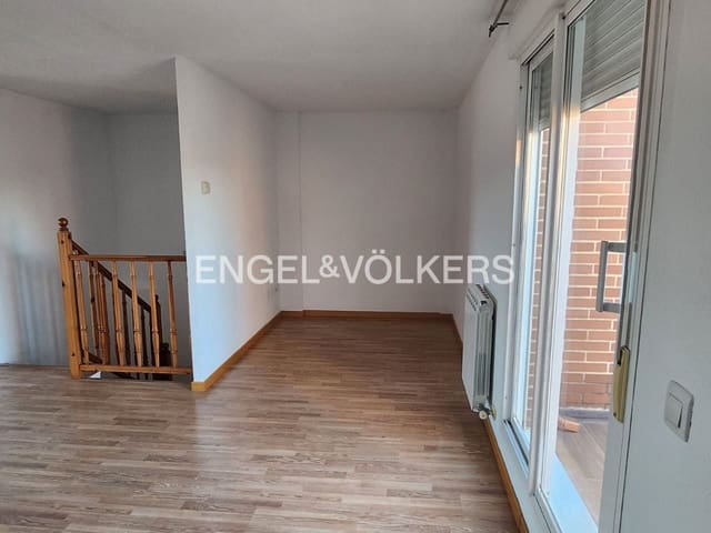 Chalet en Alcalá de Henares en alquiler con garaje - 2.500 € (Ref: 9161697)