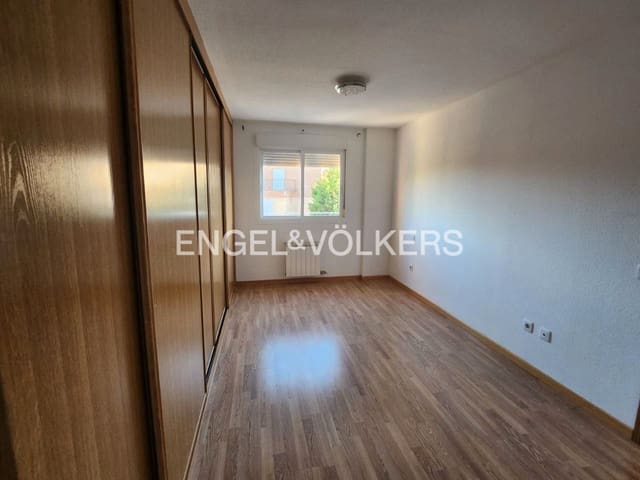 Chalet en Alcalá de Henares en alquiler con garaje - 2.500 € (Ref: 9161697)