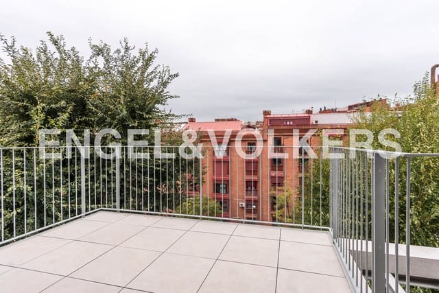 3 soveværelse Penthouse til leje i Madrid by med swimmingpool garage - € 2.750 (Ref: 9164838)