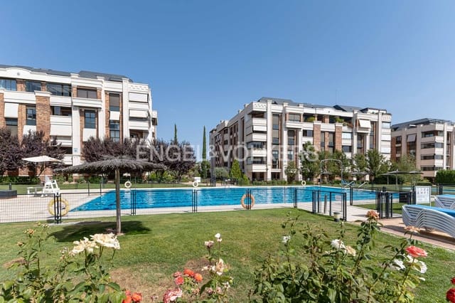 3 bedroom Apartment for rent in Majadahonda with pool garage - € 2,400 (Ref: 9165375)