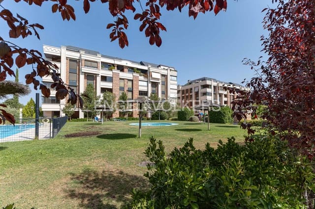 3 bedroom Apartment for rent in Majadahonda with pool garage - € 2,400 (Ref: 9165375)
