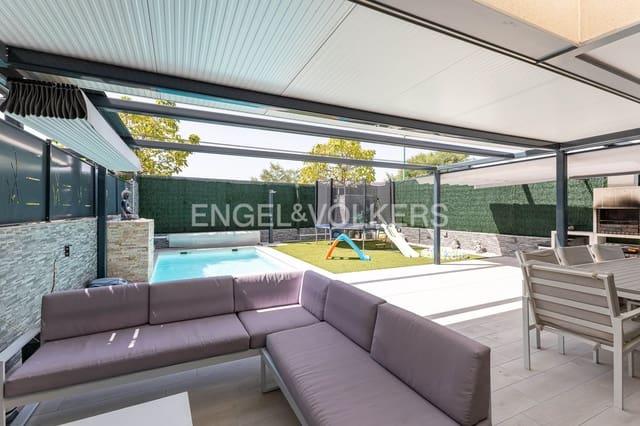 4 soveværelse Semi-Rækkehus til salg i Getafe med swimmingpool garage - € 695.000 (Ref: 9168338)