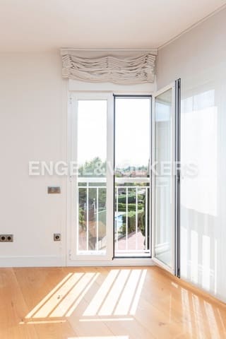 4 soveværelse Penthouse til leje i Madrid by med swimmingpool garage - € 2.900 (Ref: 9175540)