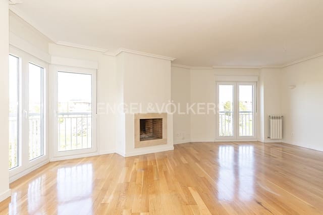 4 soveværelse Penthouse til leje i Madrid by med swimmingpool garage - € 2.900 (Ref: 9175540)