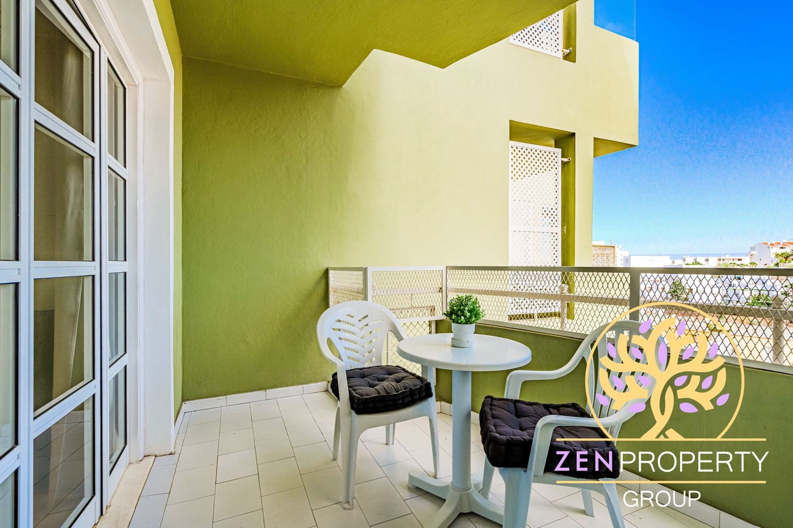 Studio for sale in Adeje with pool garage - € 225,000 (Ref: 10174755)