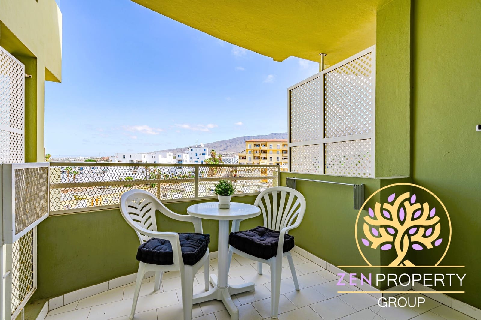 Studio for sale in Adeje with pool garage - € 225,000 (Ref: 10174755)