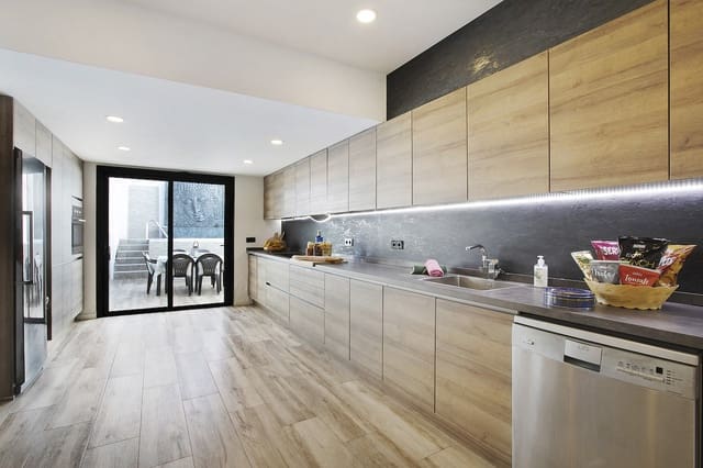 4 sypialnia Willa na sprzedaż w Armeñime, Adeje z basenem garażem - 785 000 € (Ref: 6884637)