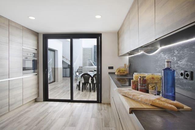 4 sypialnia Willa na sprzedaż w Armeñime, Adeje z basenem garażem - 785 000 € (Ref: 6884637)